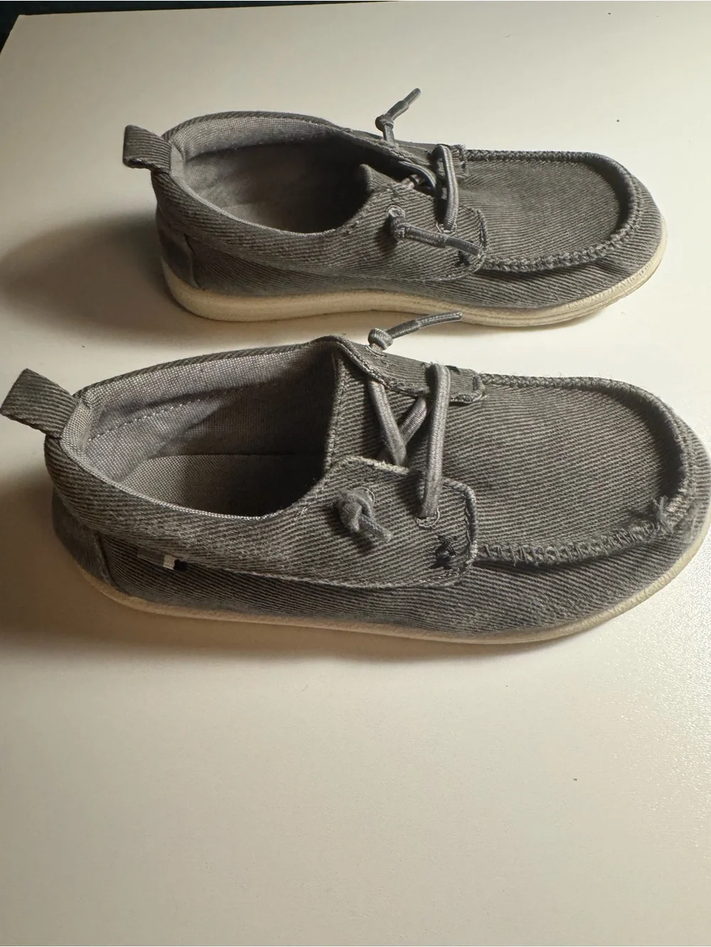 Cat & Jack Kids Gray Canvas Moccasin Shoes sz 12